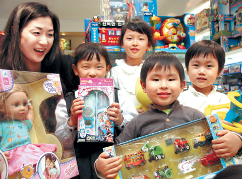 "성별 장난감 선호 태어날 때 결정돼"