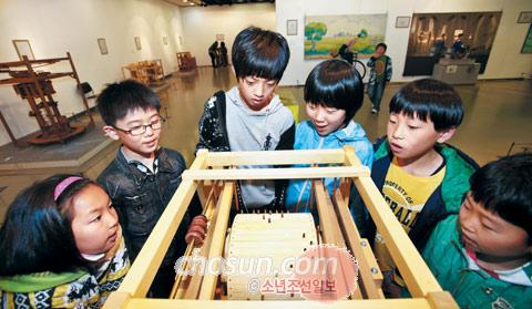 와! 로봇이 전기 없이 움직이네