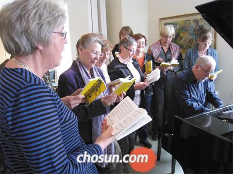 [예술교육이 세상을 바꾼다] 동네 '학교(시민교육학교)'서 음악·문학수업… 스웨덴 퇴직 후 삶은 풍요롭다