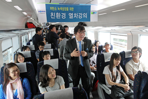 "통학 전철에서 강의 들어요"