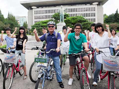 "총장 관용차 대신 자전거 타겠다"