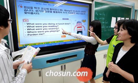 "전자칠판 캐릭터와 대화… 훨씬 재밌어요"