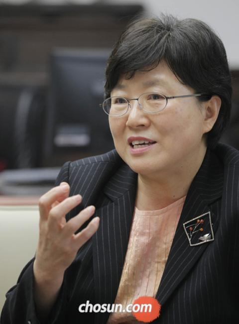 "신입생 저소득층 1%에 '풀 장학금(등록금+기숙사비+생활비)' 졸업한 뒤 후배에 갚도록 하겠다"