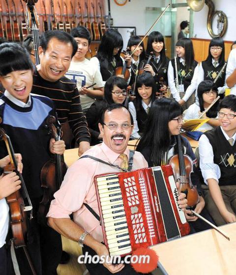 남해 섬 중학교(남면 평산리 해성중학교), 글로벌교육을 외치다