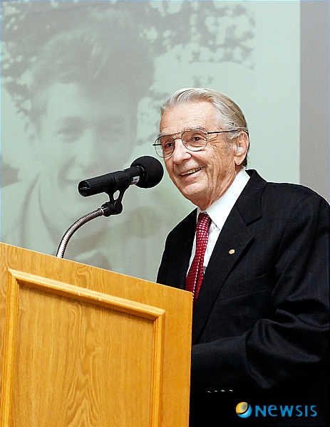 노벨물리학상 이에버 박사 "토론 없는 교육 탓 노벨상 못 받아"