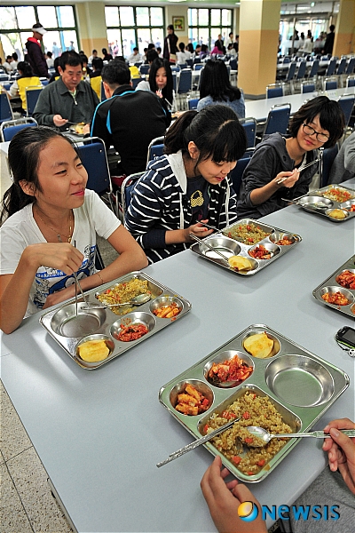 서울시 무상급식 사실상 '거부'…시 교육청 "독자적 추진"
