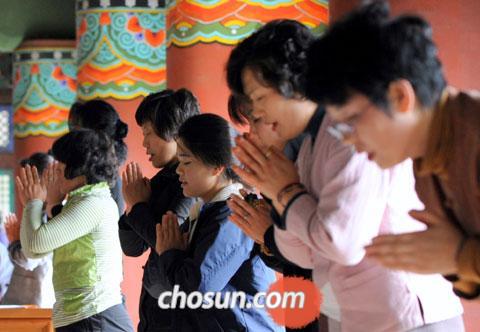 수능 코 앞… 합격 기원하는 어머니들