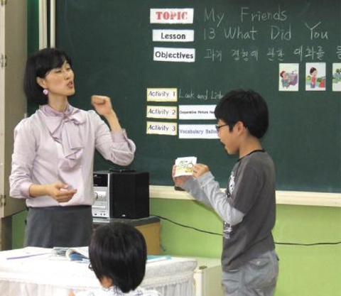 직접 보고·듣고·만지고… 영어시간은 신나는 '놀이 시간'