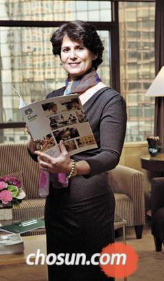 "가르치지 않는다, 놀면서 배우게 한다"