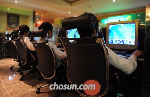 [겨울방학 아이들 건강관리 2題] "컴퓨터 게임 오래 하지 마세요 비만해지고 골밀도 떨어집니다"