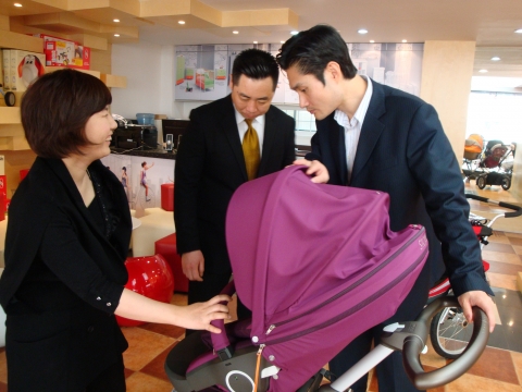 요즘 유모차 구매결정은 아빠가 해요…식을줄 모르는 아빠들의 육아열풍