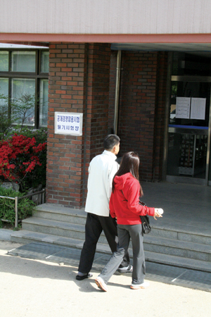 2011년 지방직 9급 시험 관문은‘국어’