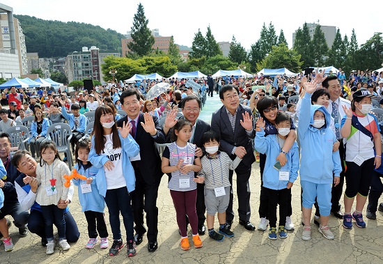 [조선에듀] 김석준 부산시교육감,  소아암 어린이돕기 걷기축제 동행