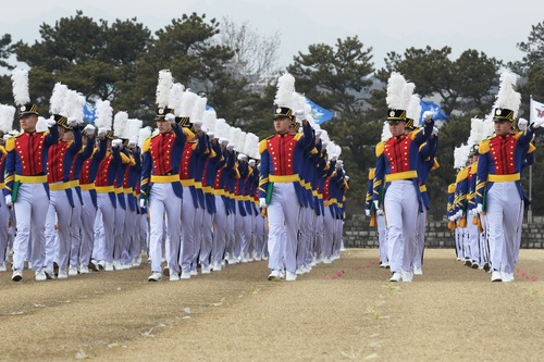 [조선에듀] 우선선발 확대, 학교당 3명 학교장 추천 가능… 달라진 2017 육사 입시