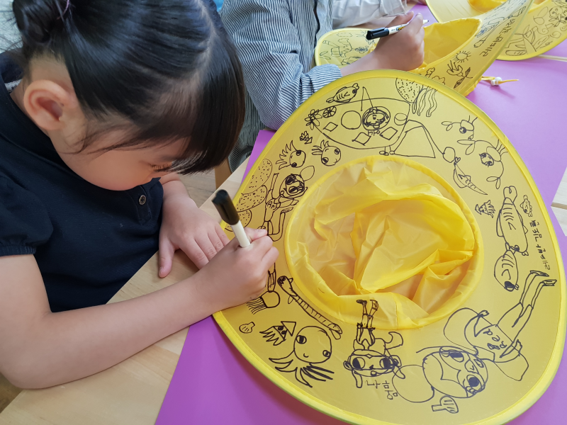 “노래 부르고, 그림 그리며 성장해요”