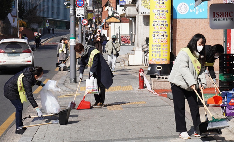 동덕여대 사회봉사센터, ‘동덕목화봉사단’ 청소 봉사 실시